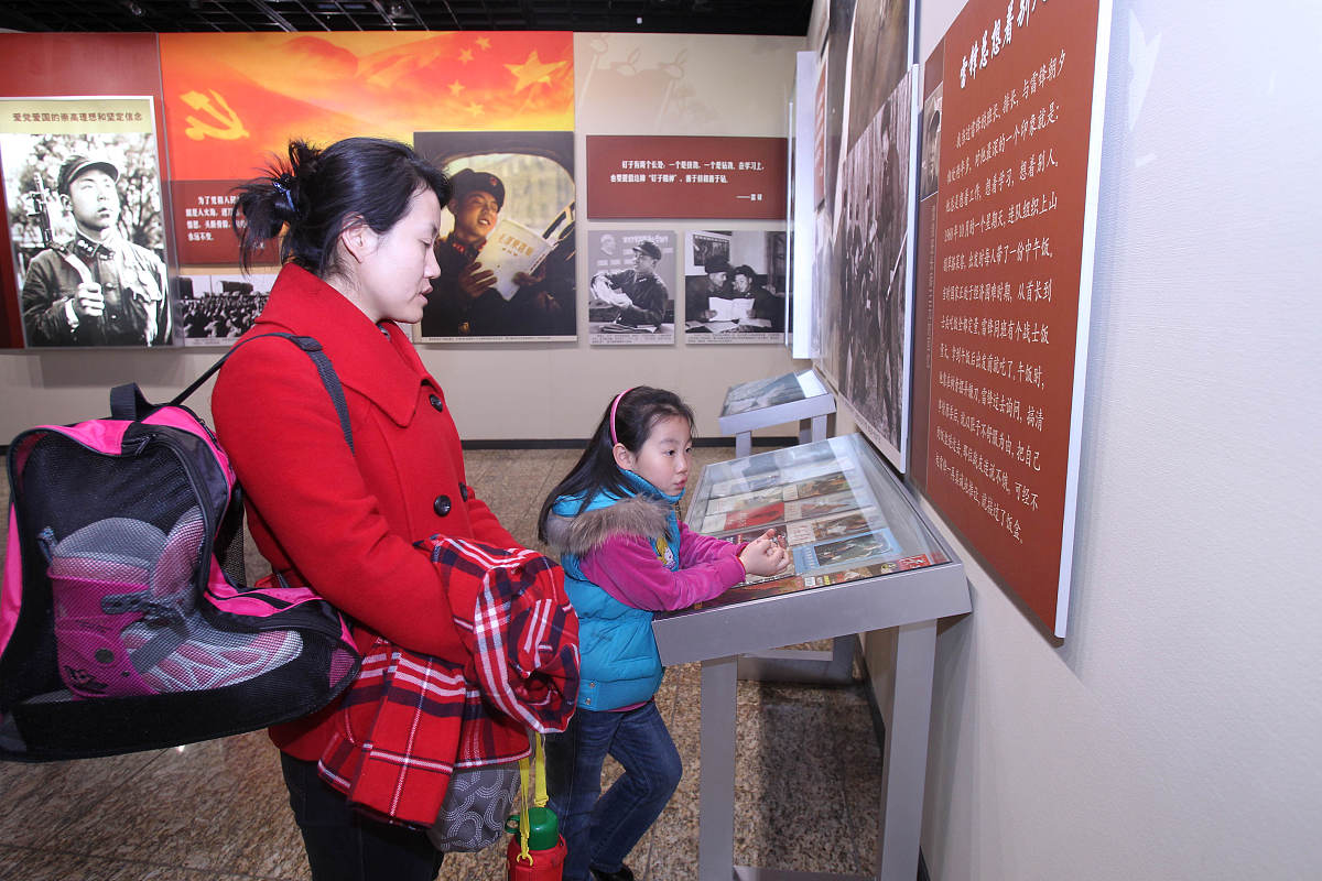 关键时刻临危不惧挺身而出勇于维护国家、集体利益和群众的生命财产安全以及在抗洪抢险、消防救灾等工作中表现突出的个人及组织