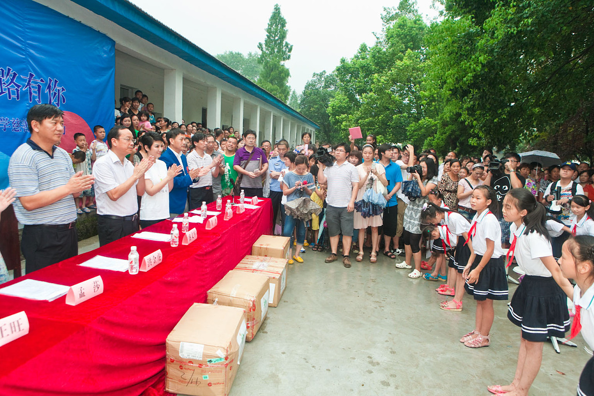 重庆市龙门浩职业中学校贫困补助政策及申请指南