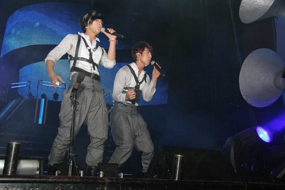 2009年4月11日,上海,飞轮海"想入飞飞世界巡回演唱会"在上海大舞台正