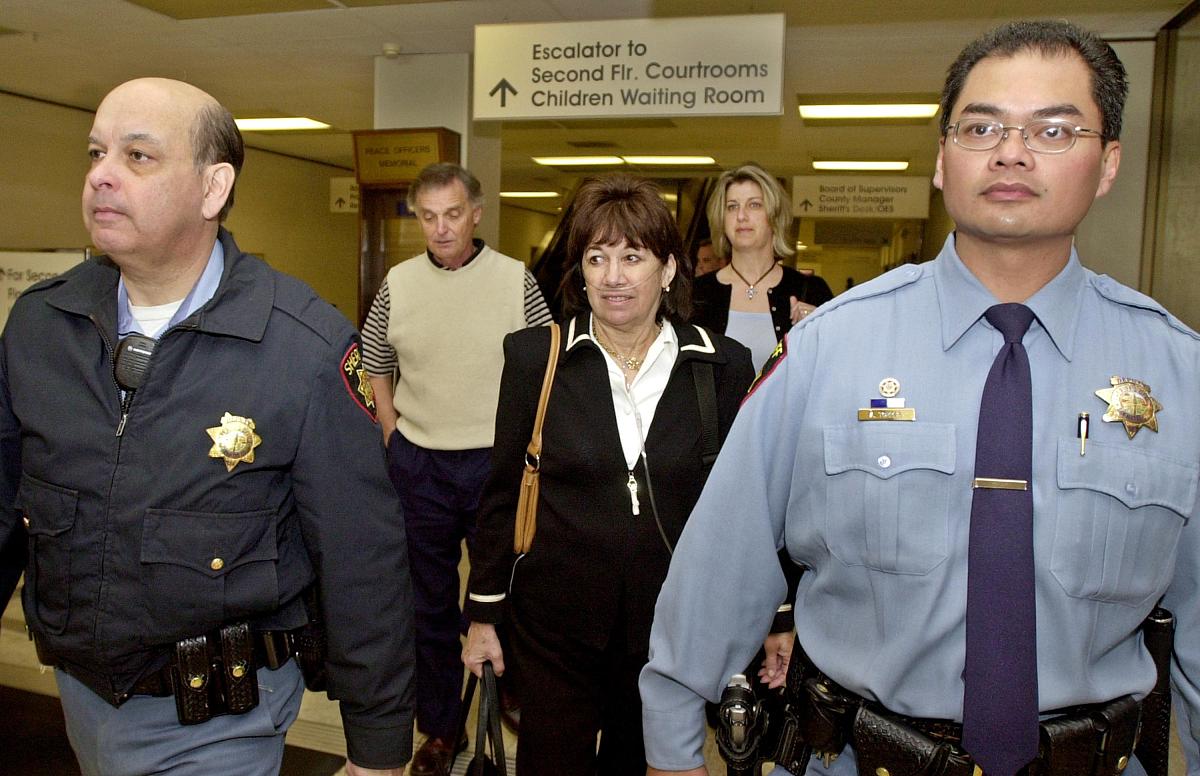 2004年2月9日,加州redwood city.mark geragos 和 scott peterson 的