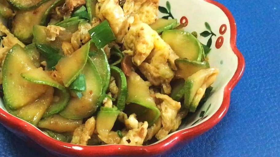 西葫芦鸡蛋新做法,来个大酱一炒,家里人都说好吃,还下饭