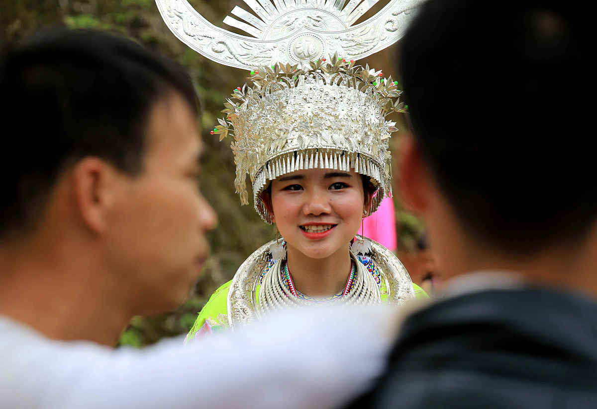 搭讪技巧：如何自然地与陌生女孩开启对话