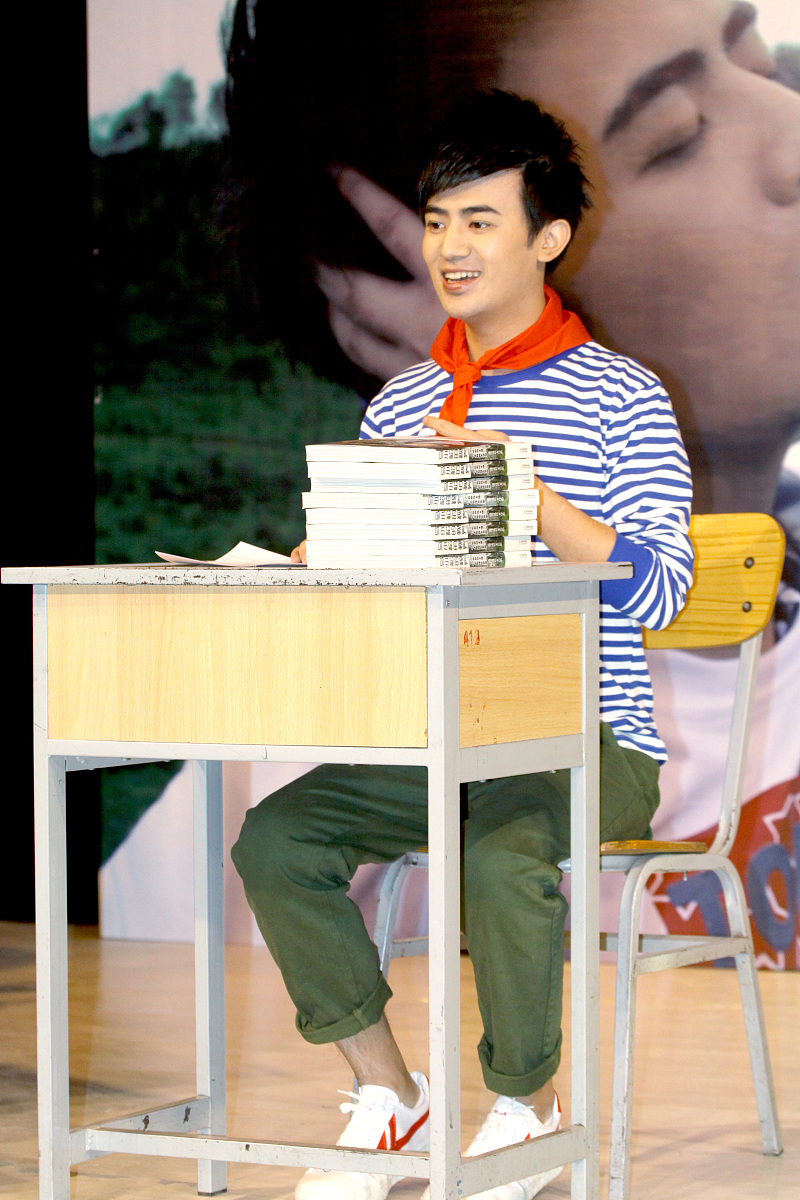 2010年每年11月4日,北京,新锐主播马松个人自传《马小松的视界》新书