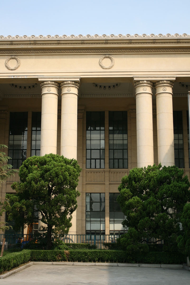 费县职业中专学校招生专业：机电、经济管理、建筑、艺术等