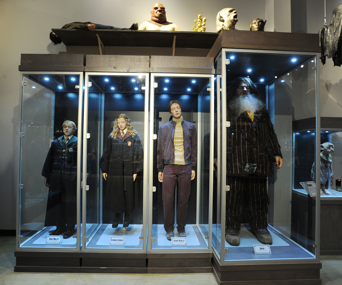 Harry Potter Movie Dialogue English SubtitlesRon Lucky this plant thing’s here really Hermione Stop moving both of you This is Devil’s Snare You have to relax If you don’t it will only kill you faster