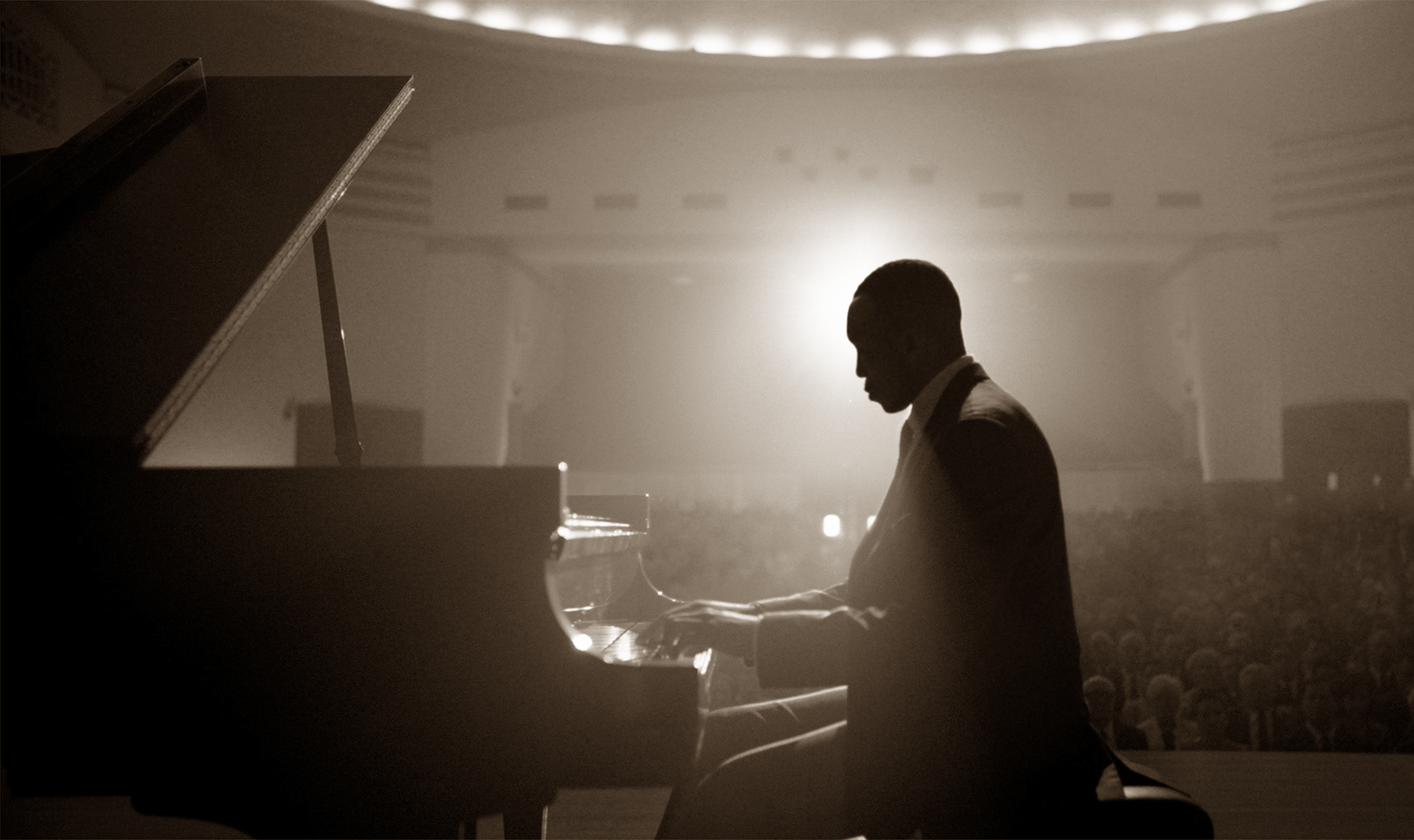 《绿皮书》一组黑白壁纸图,网友:超越种族的巡演之旅