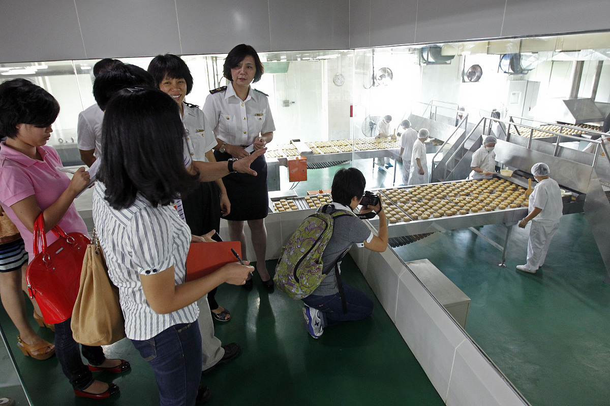 写出一篇有关大学生文化安全教育的 1000字研究报告报告中需引述最新的研究并引用6个专家观点。