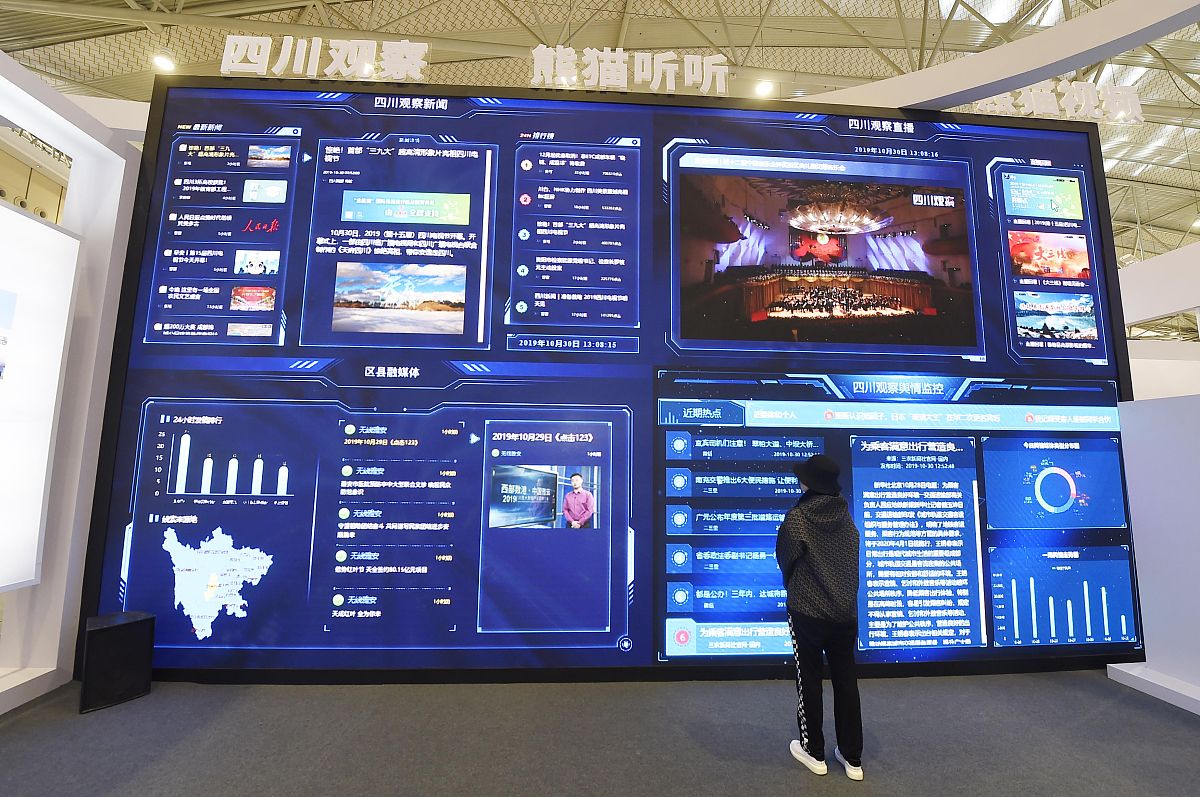 随着信息技术的不断发展电子政务已经成为了现代政府管理的重要手段。在这个背景下重庆市政府也在积极推进电子政务建设以提升政府服务的质量和效率。而要实现这一目标就需要打造一个高度统一的电子政务系统平台。首先高度统一的电子政务系统平台能够实现政府各部门之间的信息共享和数据交换。目前政府部门之间的信息孤岛问题比较突出不同部门之间的数据往往不能互通。这就导致了政府服务的效率低下和信息不对称的问题。而如果打造一