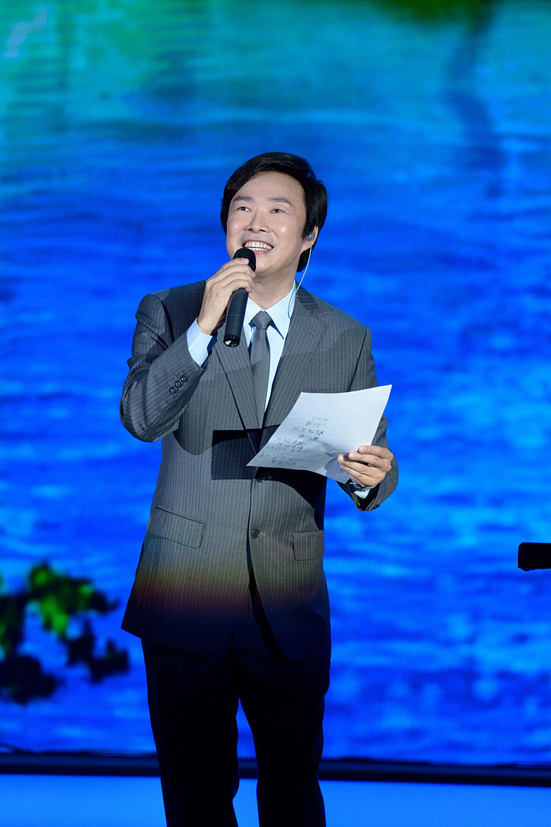 费玉清：华语乐坛传奇，不为人知的坎坷人生