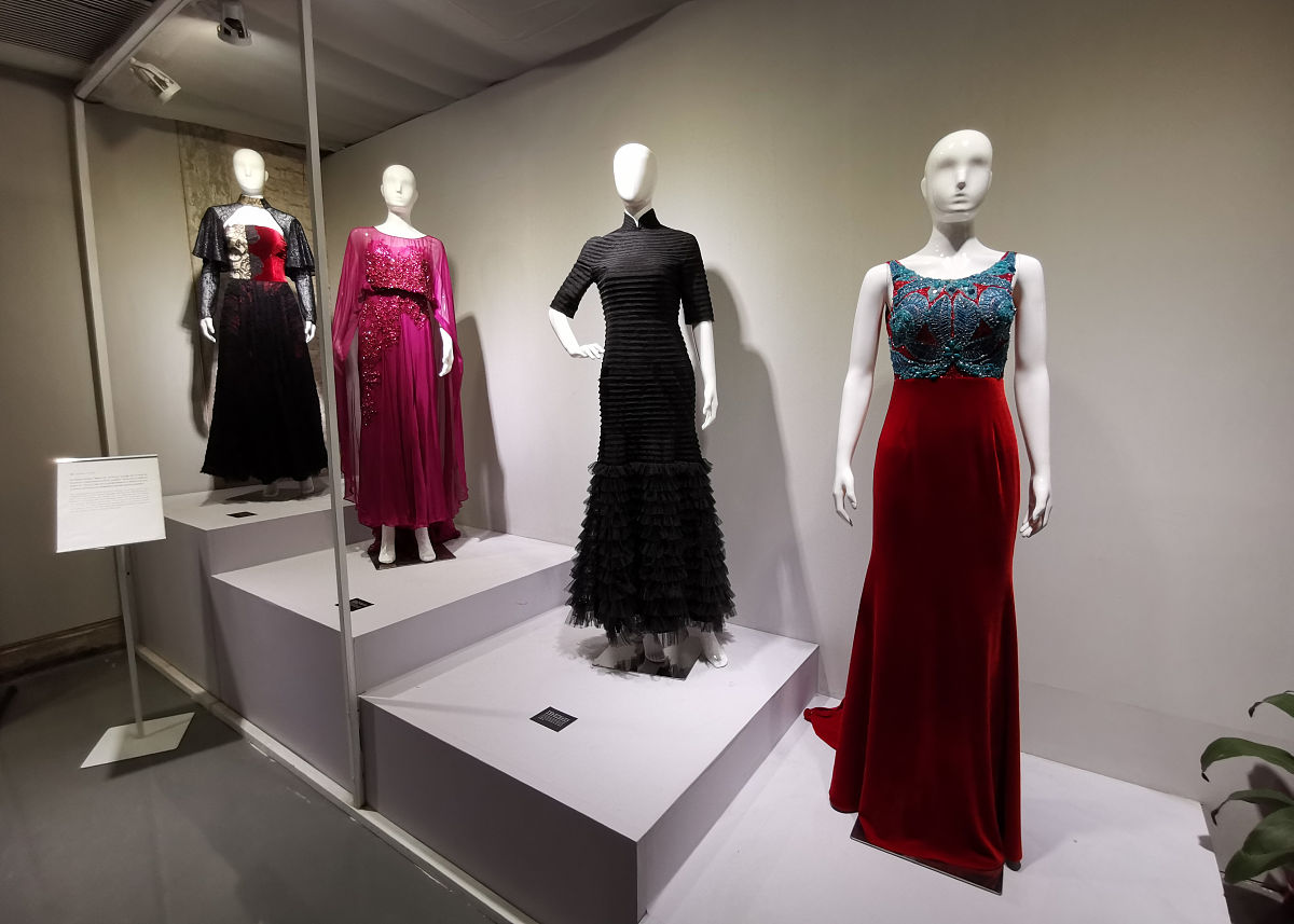 服装展示设计师职责、能力和素质要求：打造引人注目的视觉体验