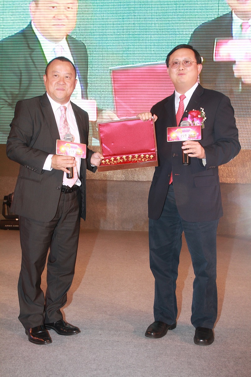 2011年2月28日,香港,某企业的新春晚宴.***_***曾志伟+++_+++企业晚宴
