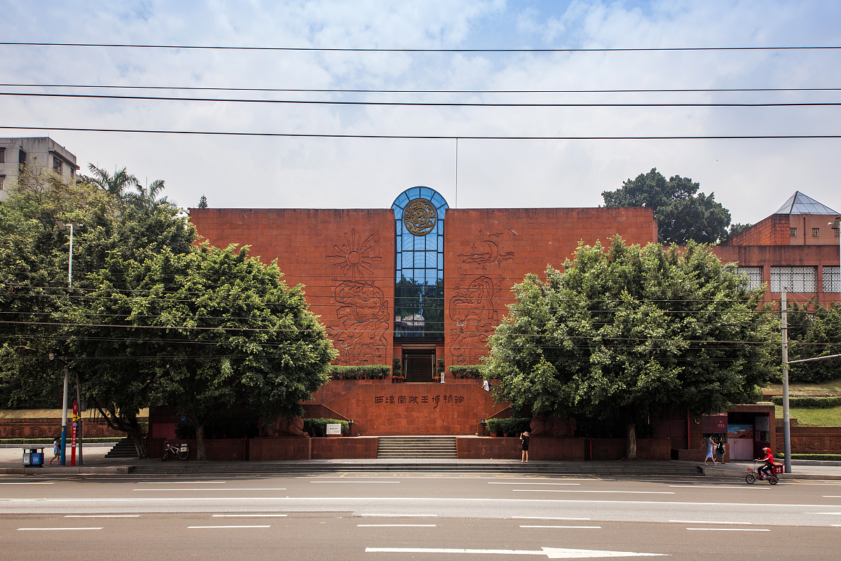 广州,西汉南越王墓博物馆,主要展示南越王墓原址及其出土文物.***_***