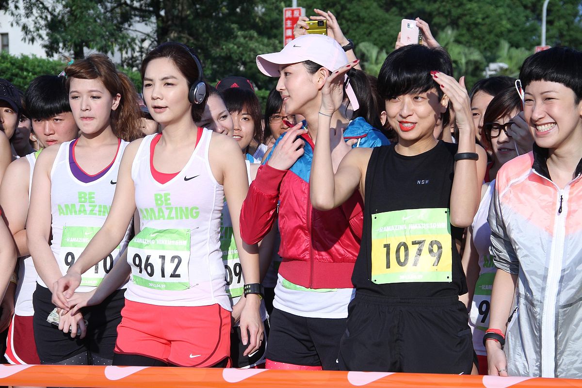 女外国语学院大学生志愿服务经历丰富有一定的志愿服务经验乐于奉献热情大方写一篇马拉松申报表自我介绍800字