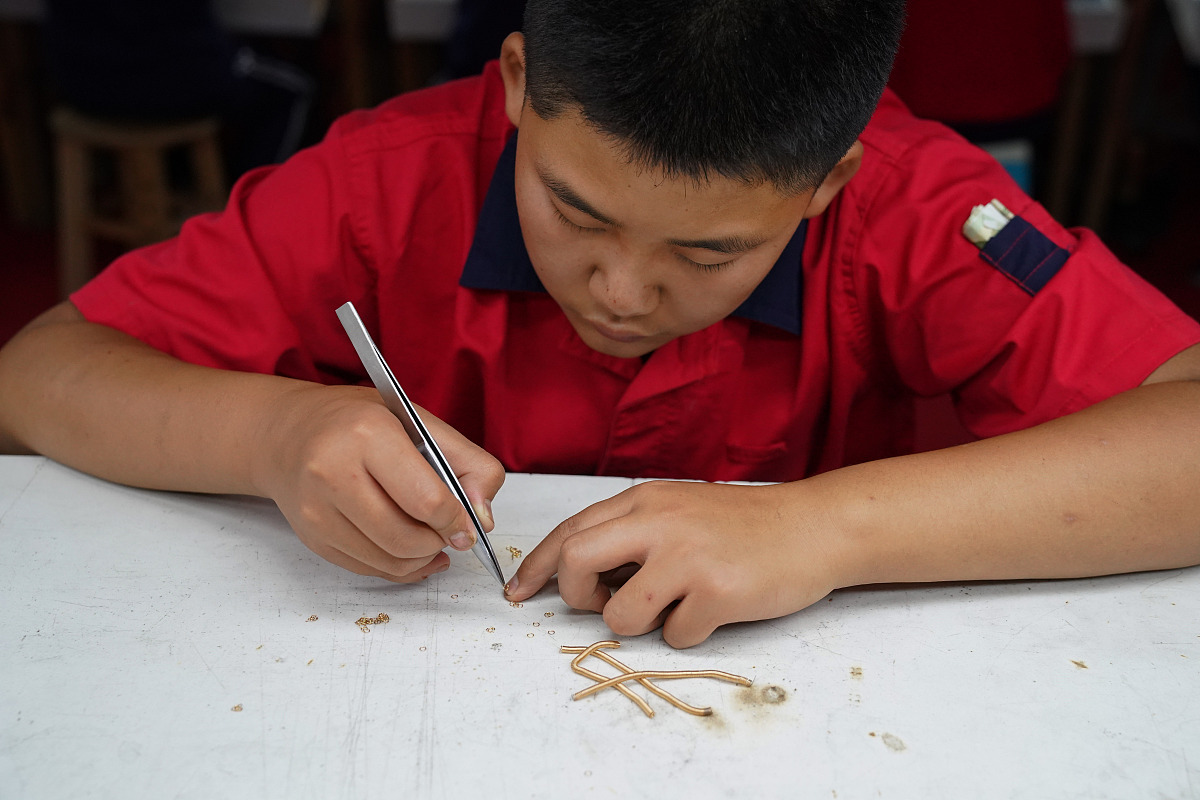 潼南恩威职业高级中学校珠宝玉石加工与营销专业招生-培养珠宝行业人才