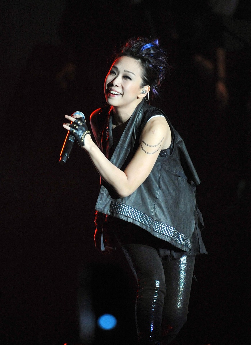 2010年4月17日,北京,林忆莲演唱会北京首都体育馆举行.***_***+++_+++