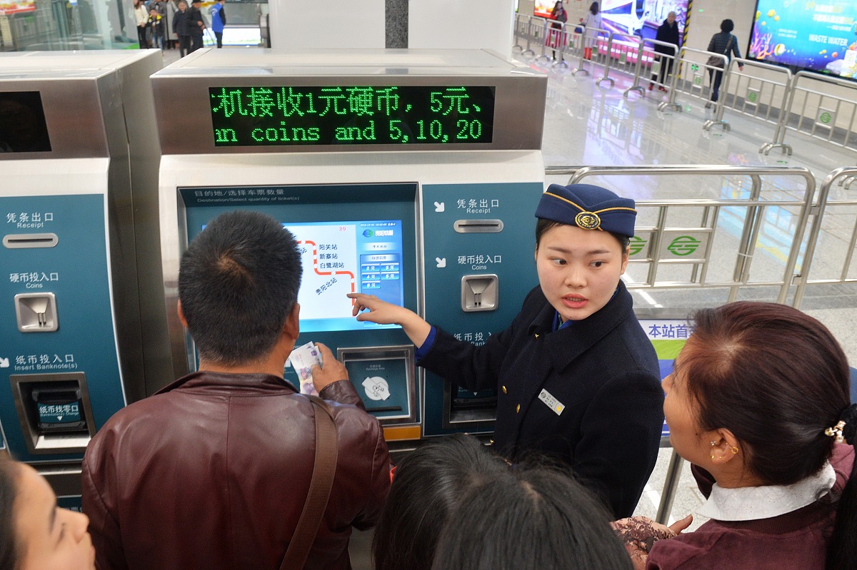 铁路服务提升空间：乘客购票需耐心