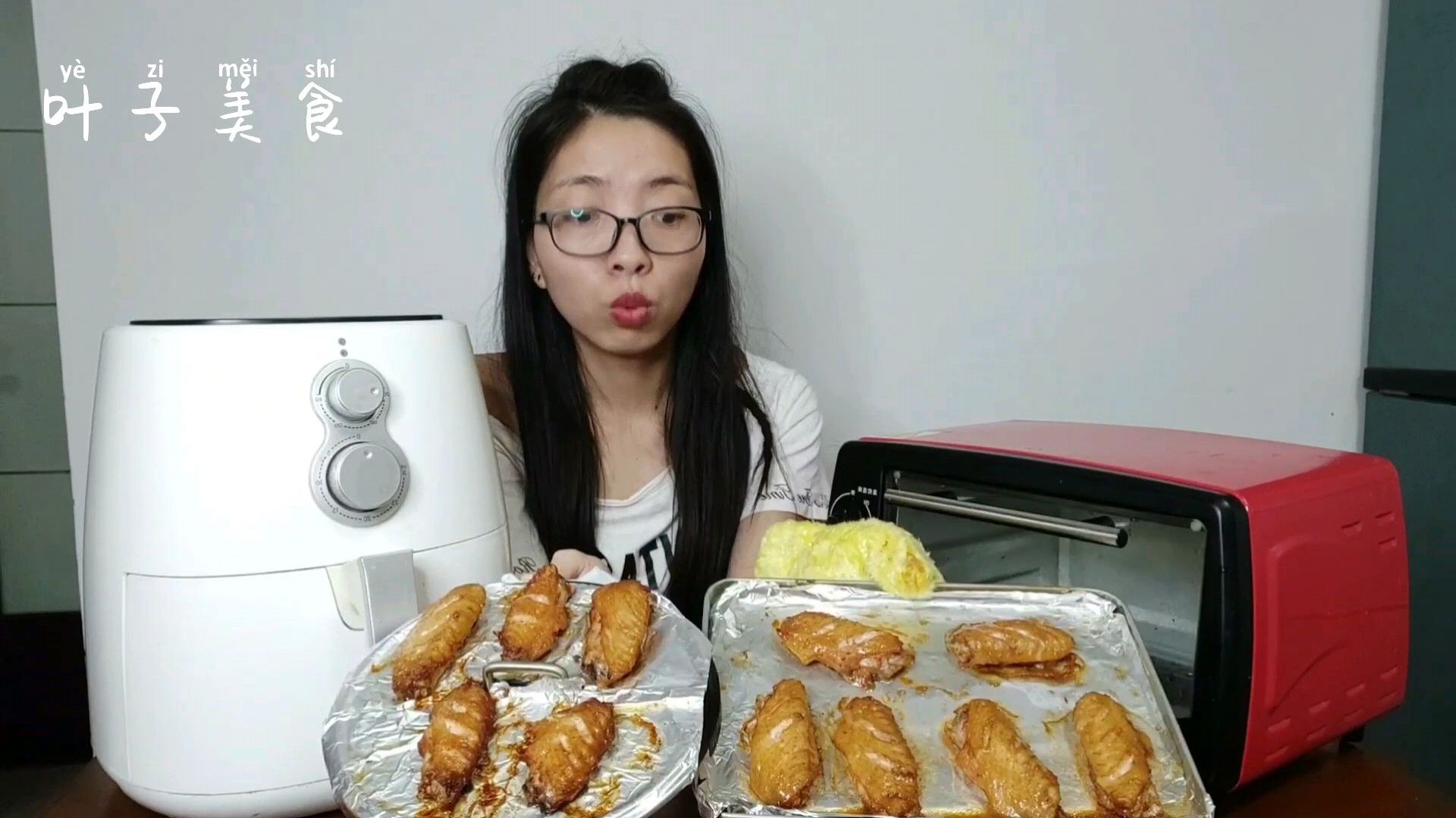 鸡翅分别放入烤箱和空气炸锅,15分钟后有啥不一样,结果让人意外
