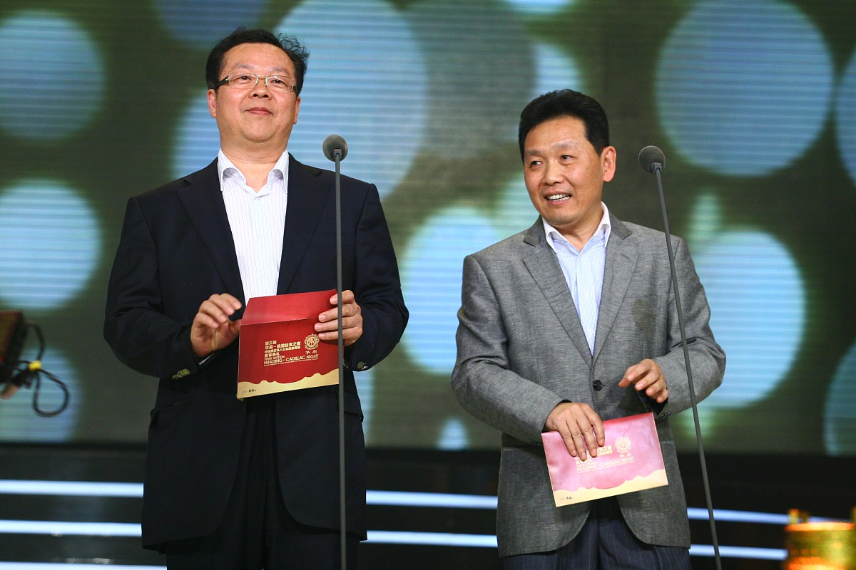 阐述：A公交公司管理层对员工满意度重视程度不足表现在：1管理人员对员工满意度的认识性不足；2缺乏对员工需求的动态性跟踪；3没有做好相应的员工满意度反馈机制1000字