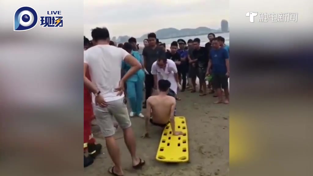 无奈!小伙海边游泳被鳐鱼尾巴刺扎到裆部