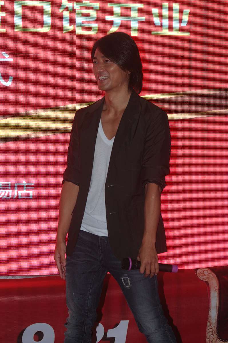 2014年9月20日,江苏无锡,郑伊健出席商场开业活动.***_***郑伊健