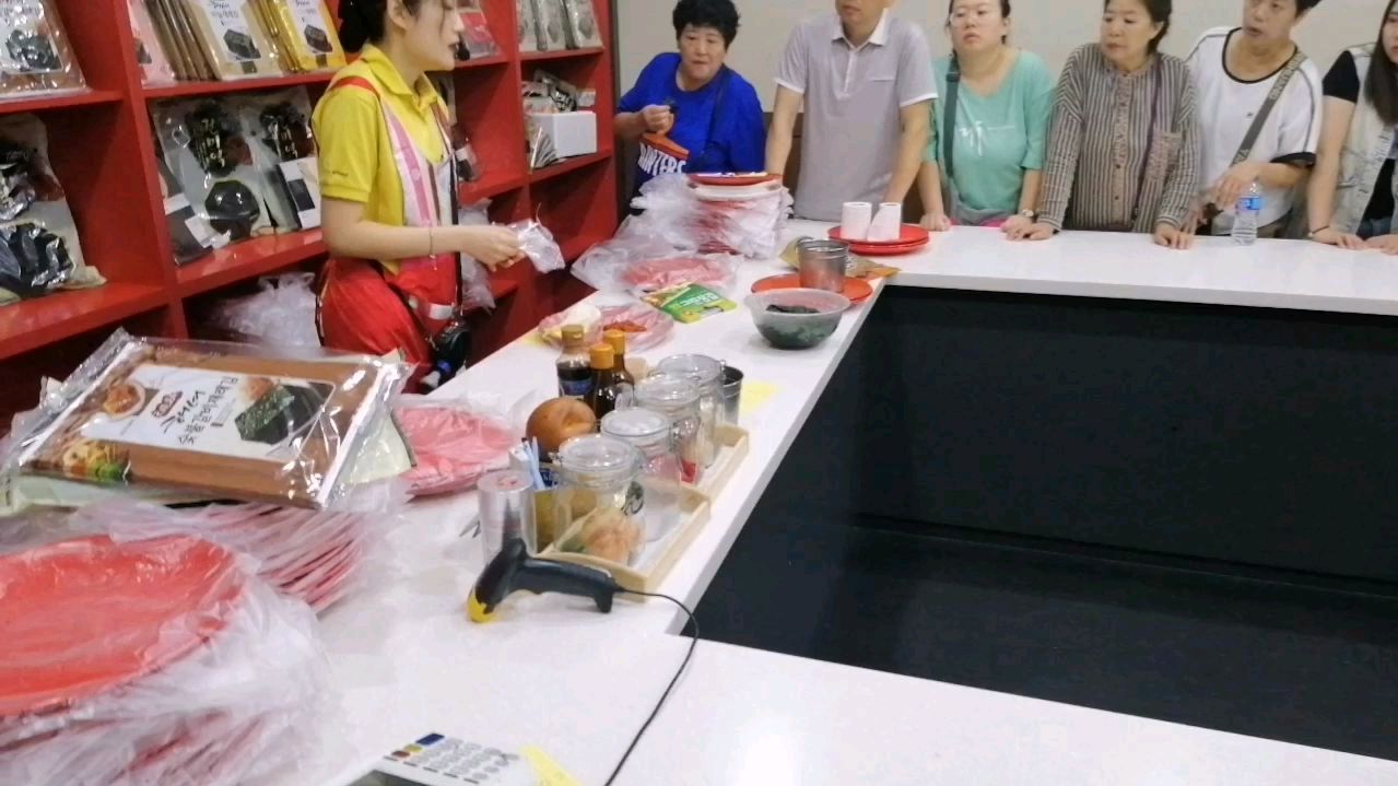 小伙去韩国旅游,学习最正宗韩国辣白菜做法,不要错过啊