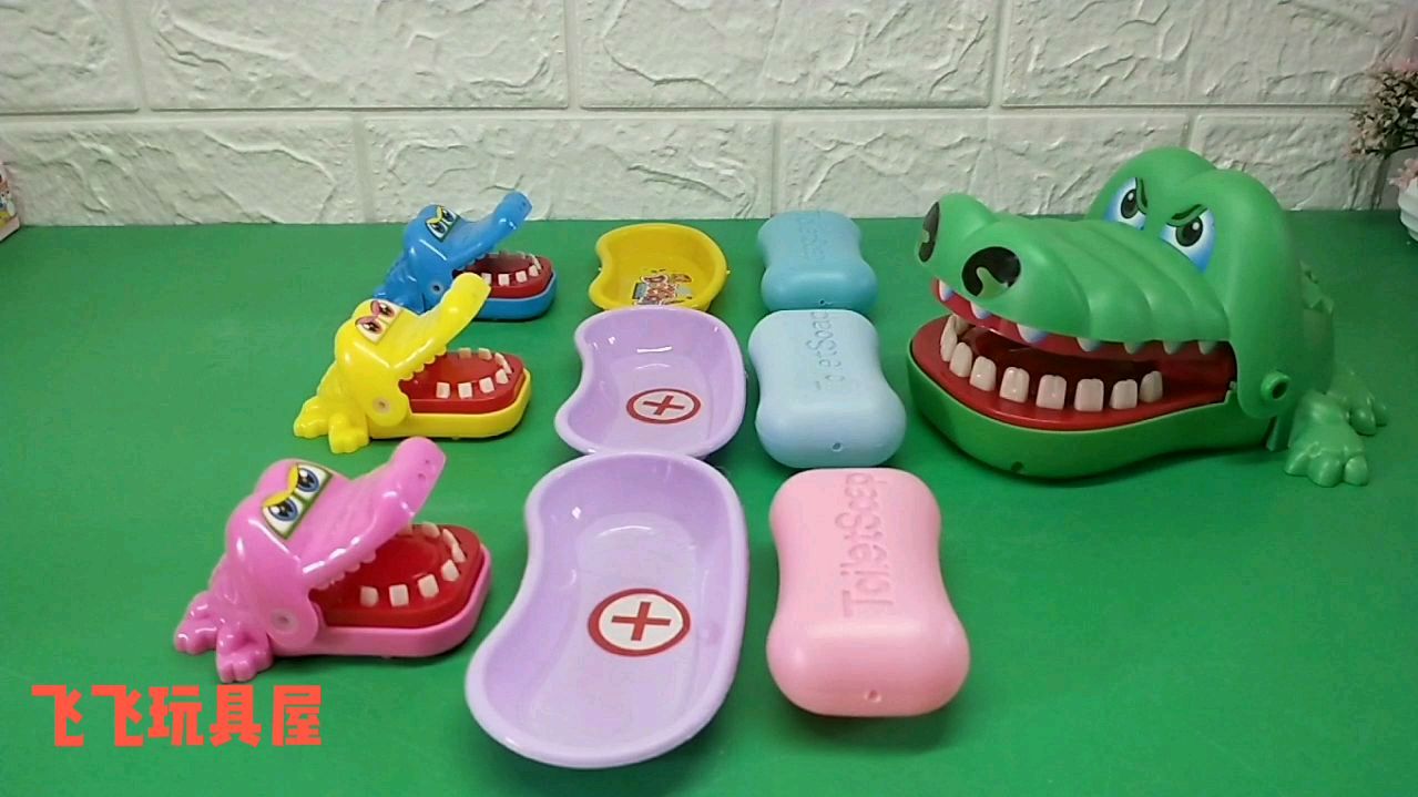 小鳄鱼们开始洗澡喽!