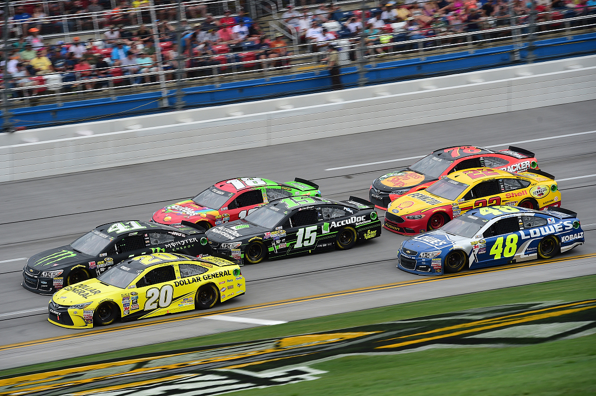 狂飙：赛车手的热血传奇 - 燃情追梦，成就赛车神话