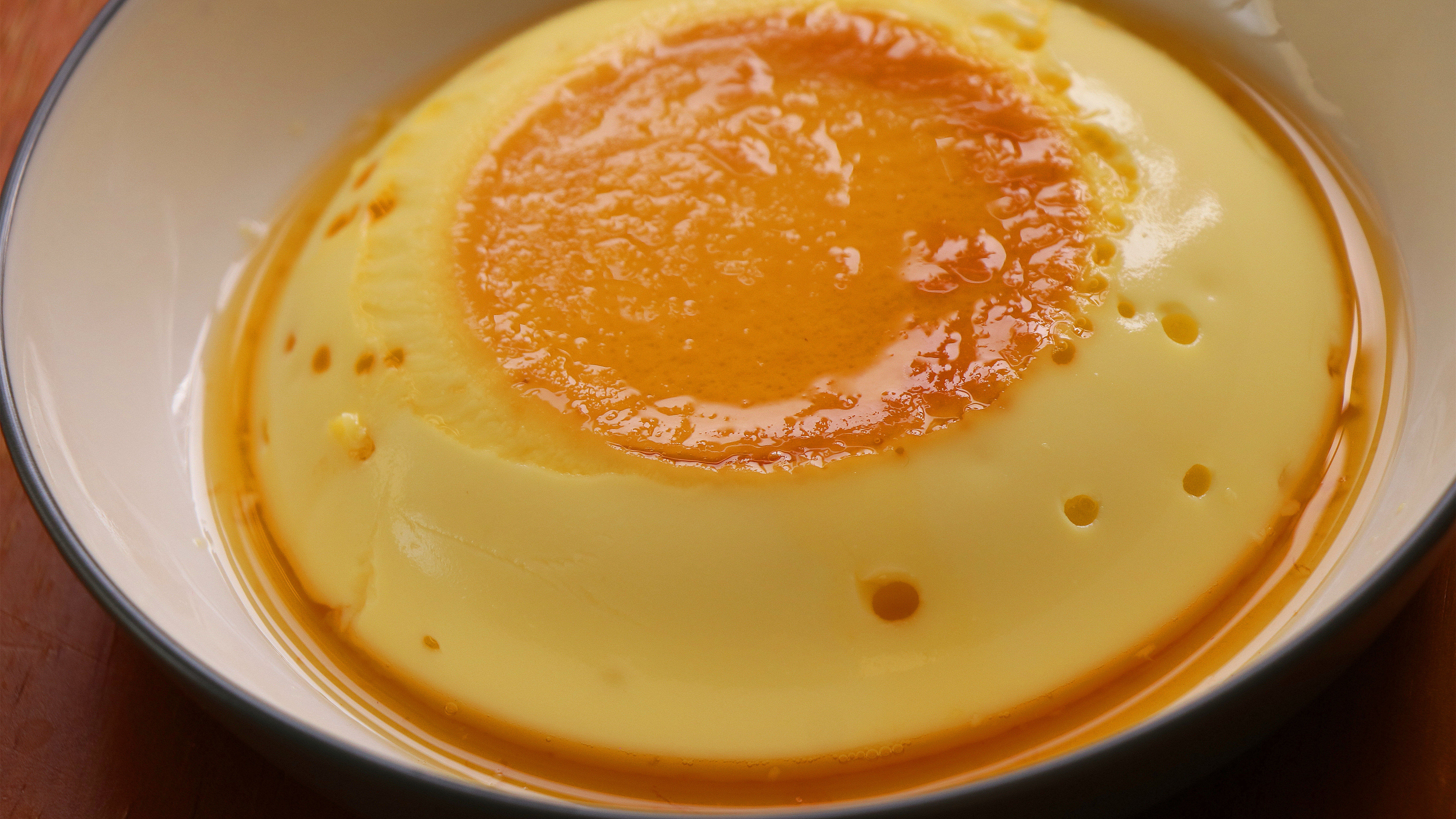 2个鸡蛋,一碗牛奶,不用烤箱做布丁,做法简单,细腻又滑嫩