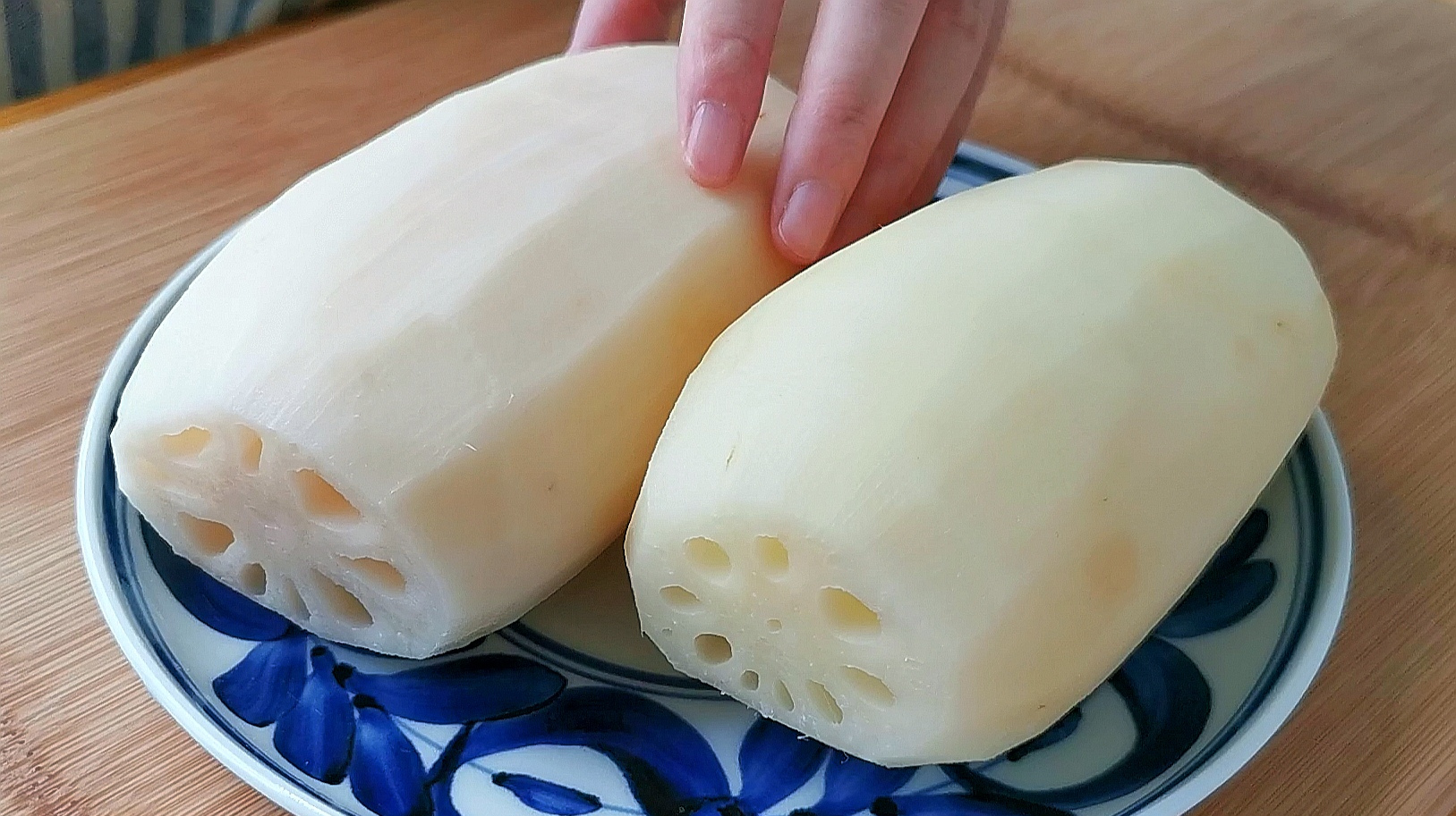 入秋后要多吃莲藕,教你好吃做法,脆嫩洁白不发黑,比吃肉还过瘾