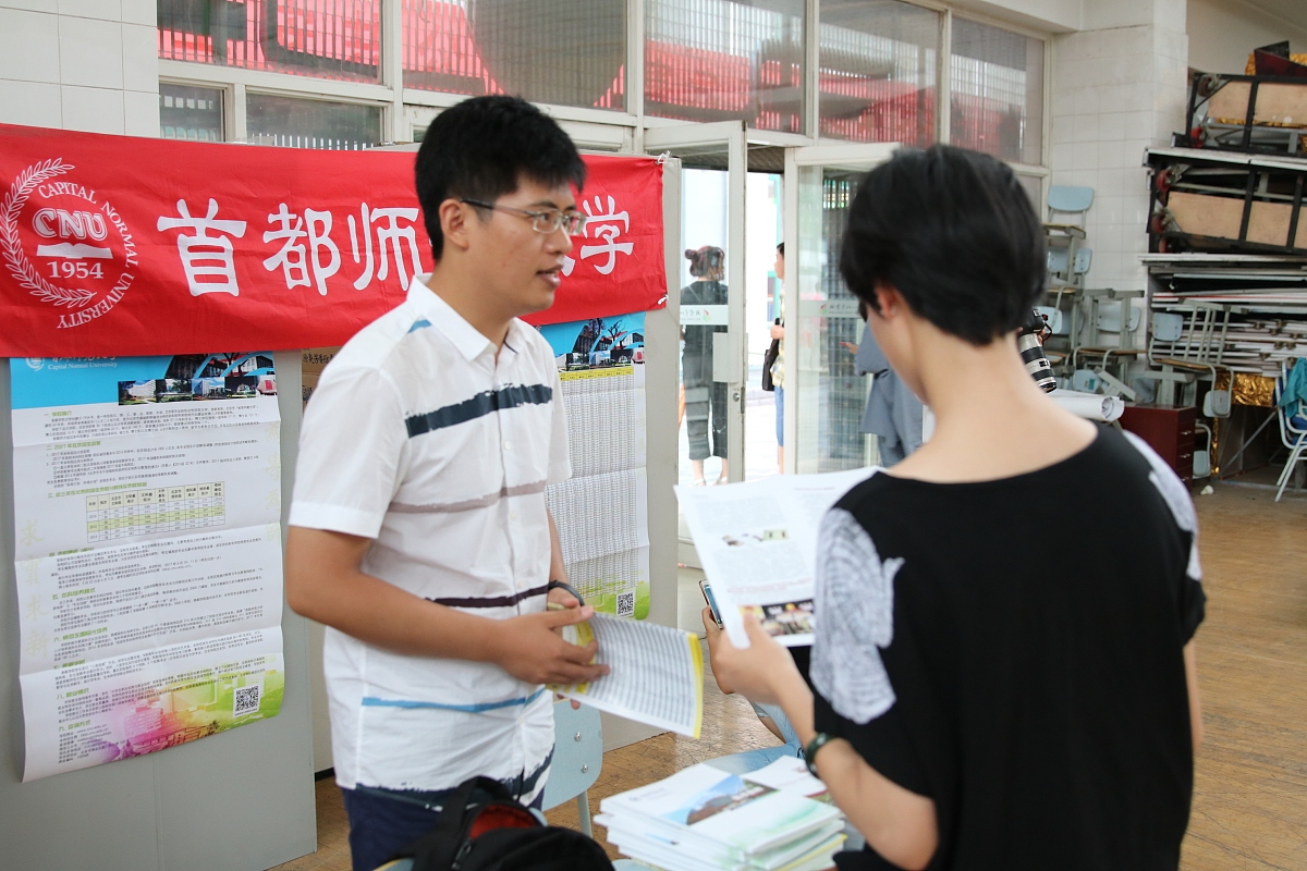 大学新生自我介绍:热情、努力、充满梦想 大学新生自我介绍:热情、努力、充满梦想