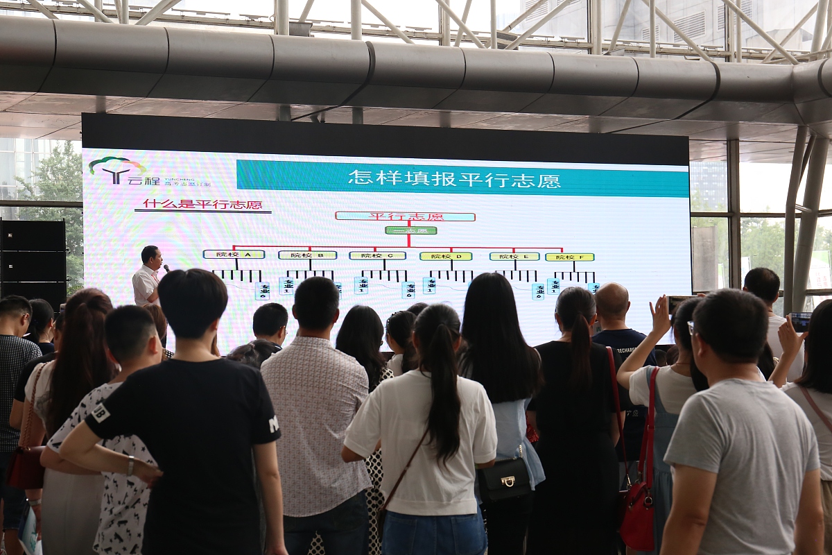 重庆高级护理专业就业前景分析：职业方向、发展趋势及未来展望