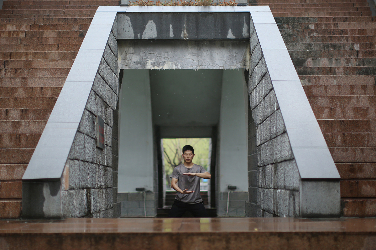 改写：经过最近一段时间的不断学习和生活我有了一些新的思考和感悟。现在我将最近自己的个人情况作如下报告。