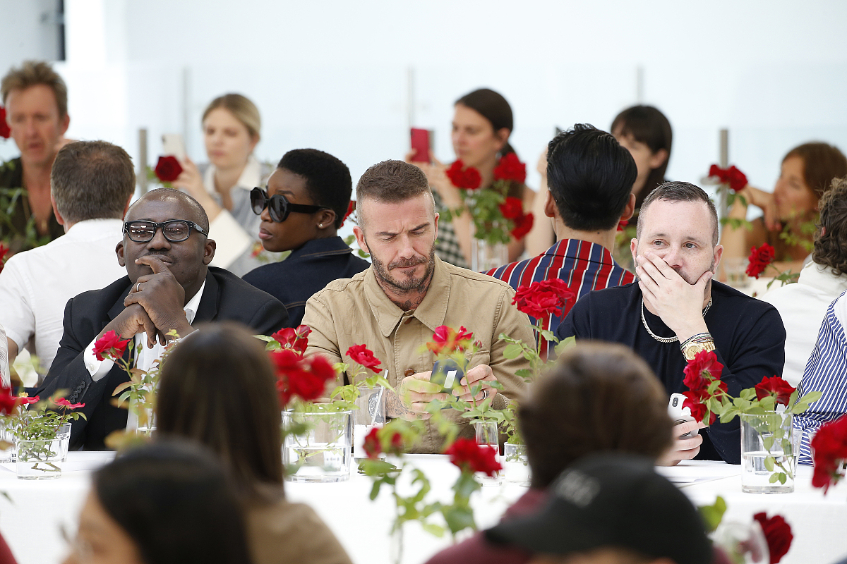 知道妈妈出轨了我该怎么办，