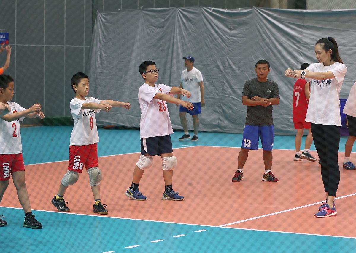 小学生颠气排球学习目标解析：掌握技能、提升协作、增强体质