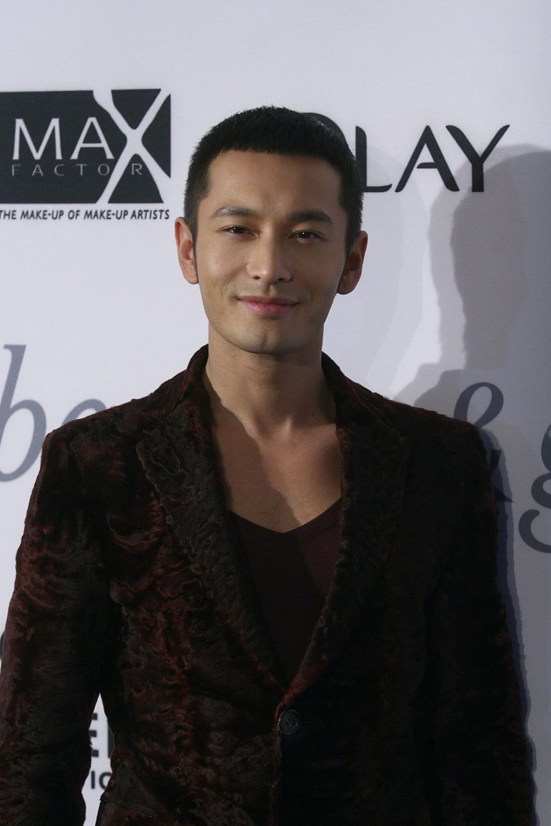 2010年11月24日,北京,众<strong>星</strong>现身某产品发布会.黄晓明+++_+++产品发布会