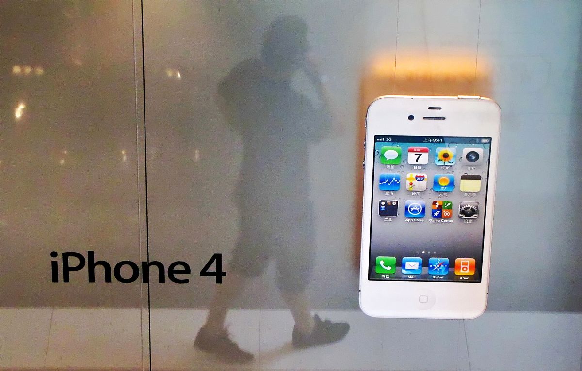 iPhone 屏幕边缘亮光：是漏光吗？