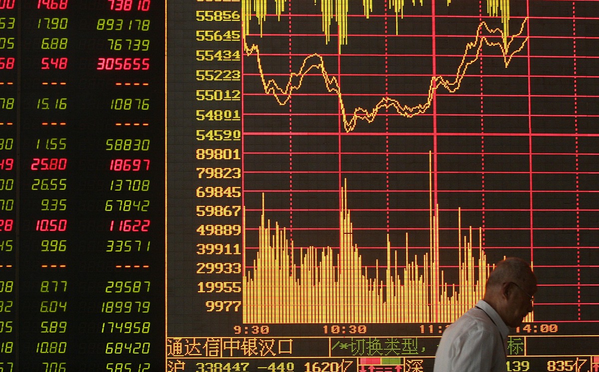 ***_***2009年8月6日,武汉一家证券所,股民关注大盘走势.+++_+++财经,
