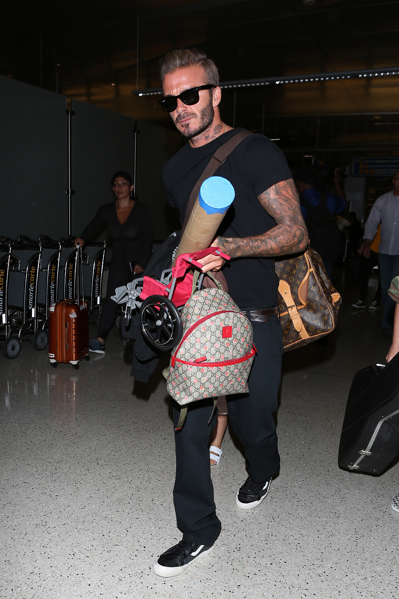 高中生小七的日常聊天记录：手机、游戏、生活琐事