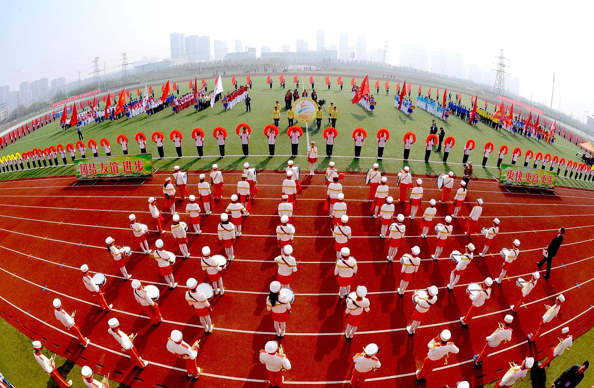 高中田径运动会加油助威词：10篇激情澎湃，点燃赛场！