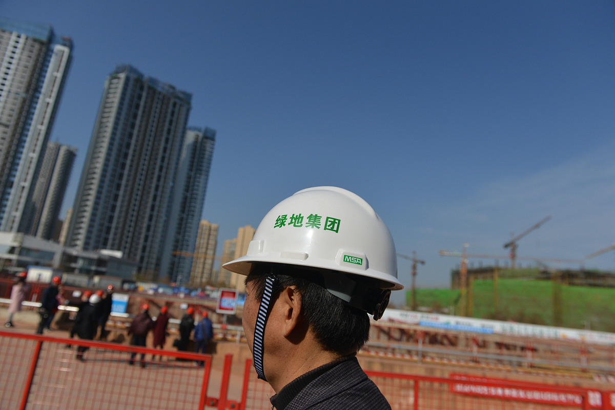 基坑开挖后,应进行钎探。验槽如发现土质与地质报告不符时,须会同勘察.设计改写这段话查重率低于20%