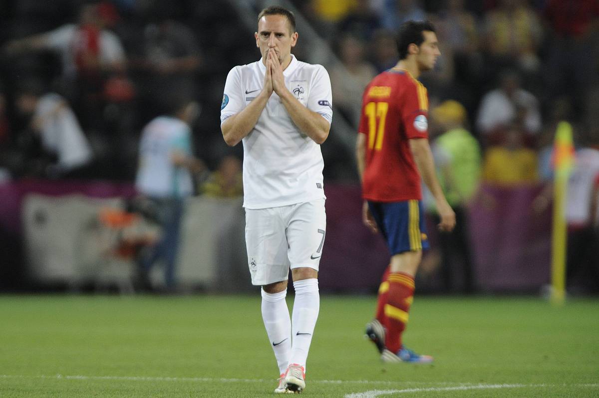 AT89C51 单片机实验：I/O 并口输出 LED 交替闪烁