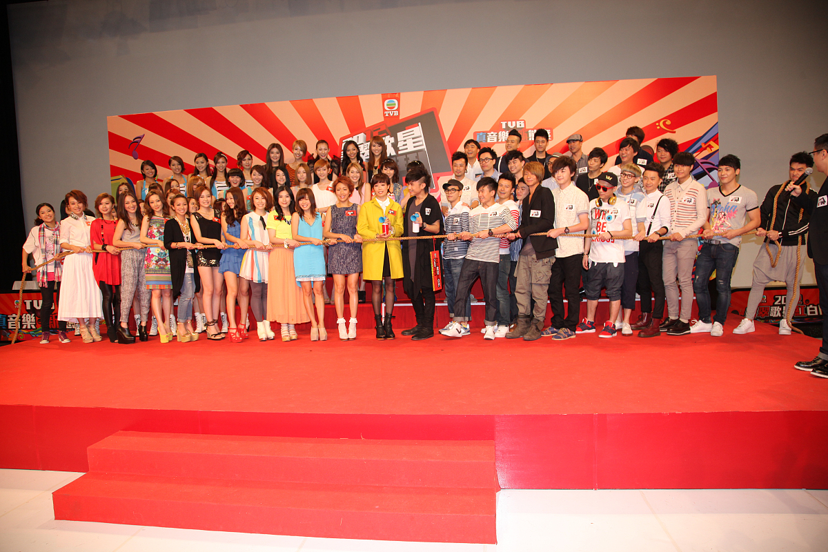 2012年6月25日,香港,明星参加无线电城举行《2012翡翠红白斗》.***_**