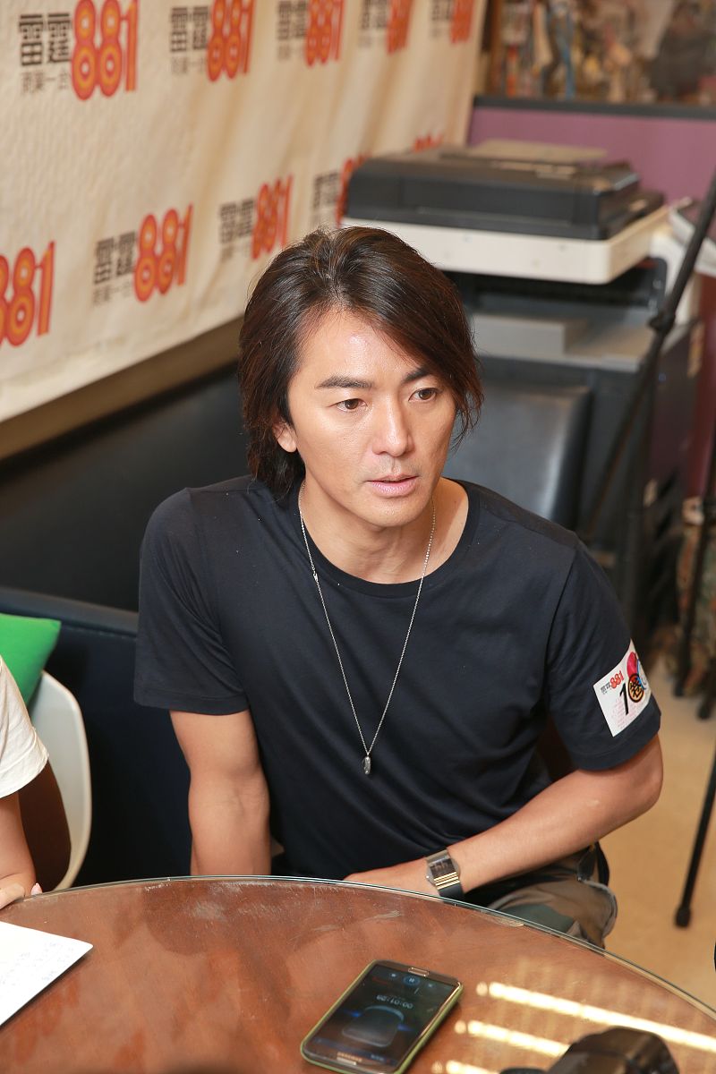 2014年8月18日,香港,明星现身电台接受访问.郑伊健