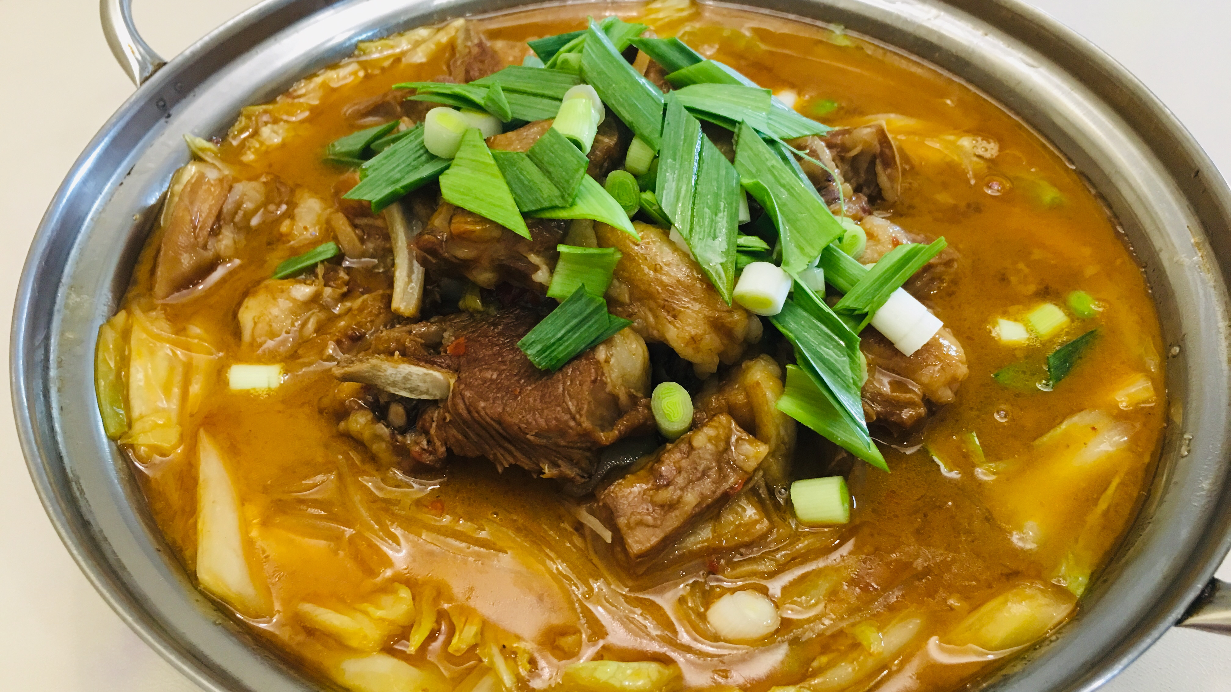 40元一斤的羊排老田买了66元,做一道羊排锅仔,白菜粉丝炖着吃