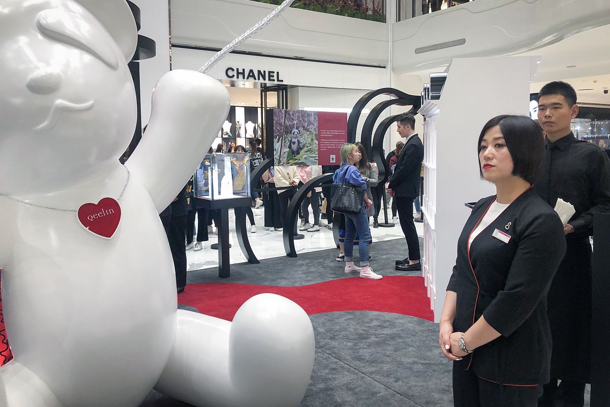 本 周六周日 除轮休和请假人员外其他人都是要上班的