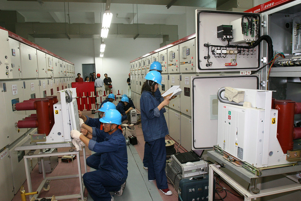 四川仪表工业学校电气设备运行与控制专业课程详解：电力、自动化、计算机全覆盖