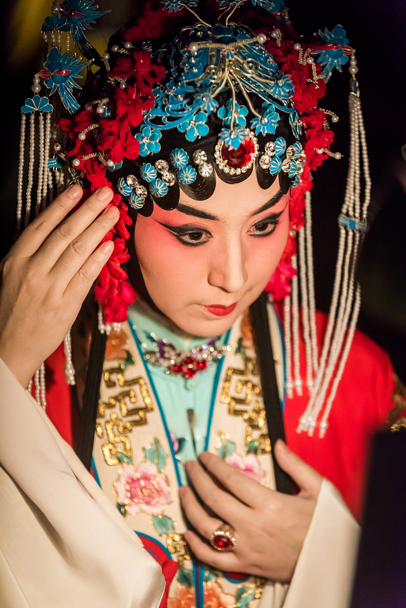 2016年10月27日,上海,京剧《宇宙锋》台前幕后花絮.***_***2016年10月
