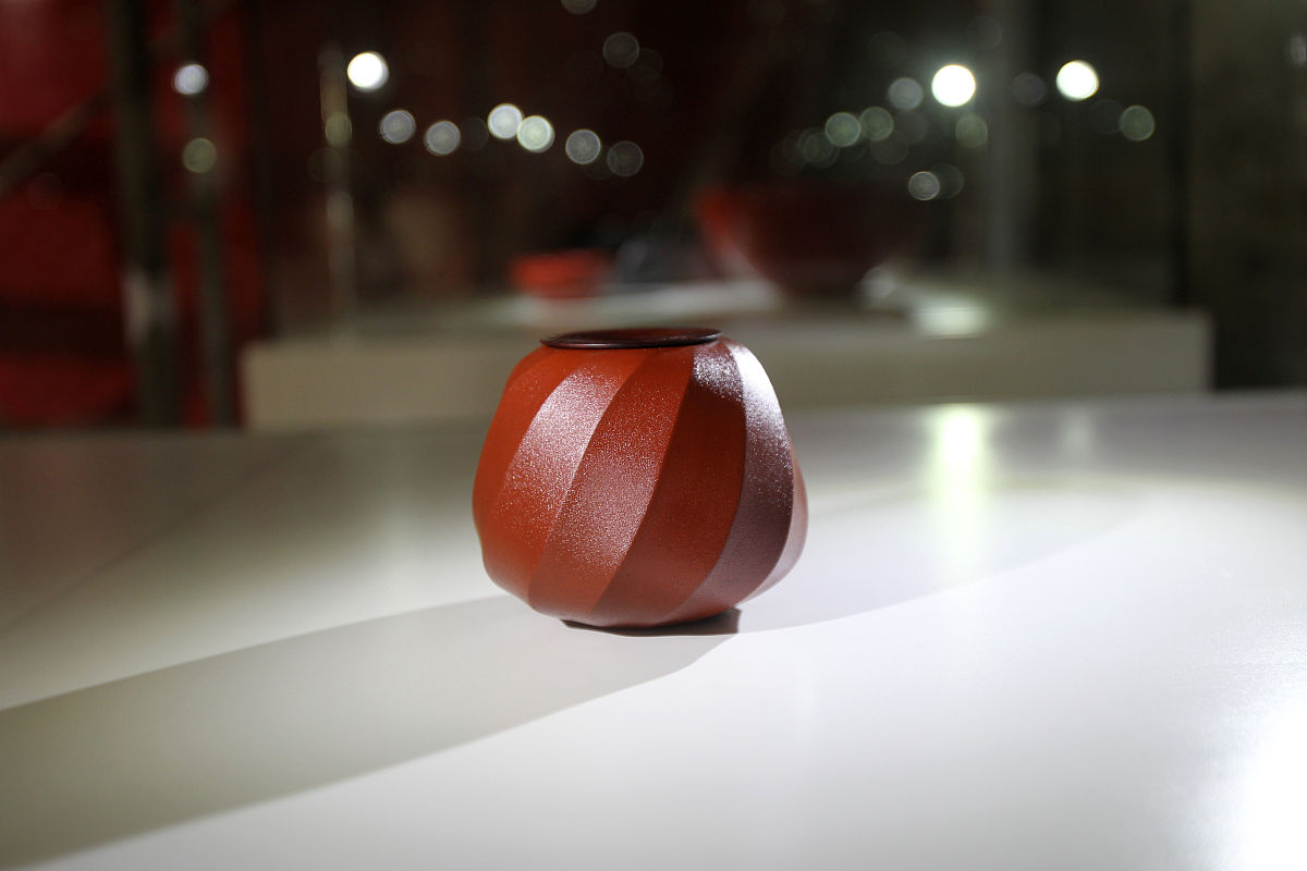  2013年9月5日 ,江苏南通,中国当代漆艺展现场展出的作品.