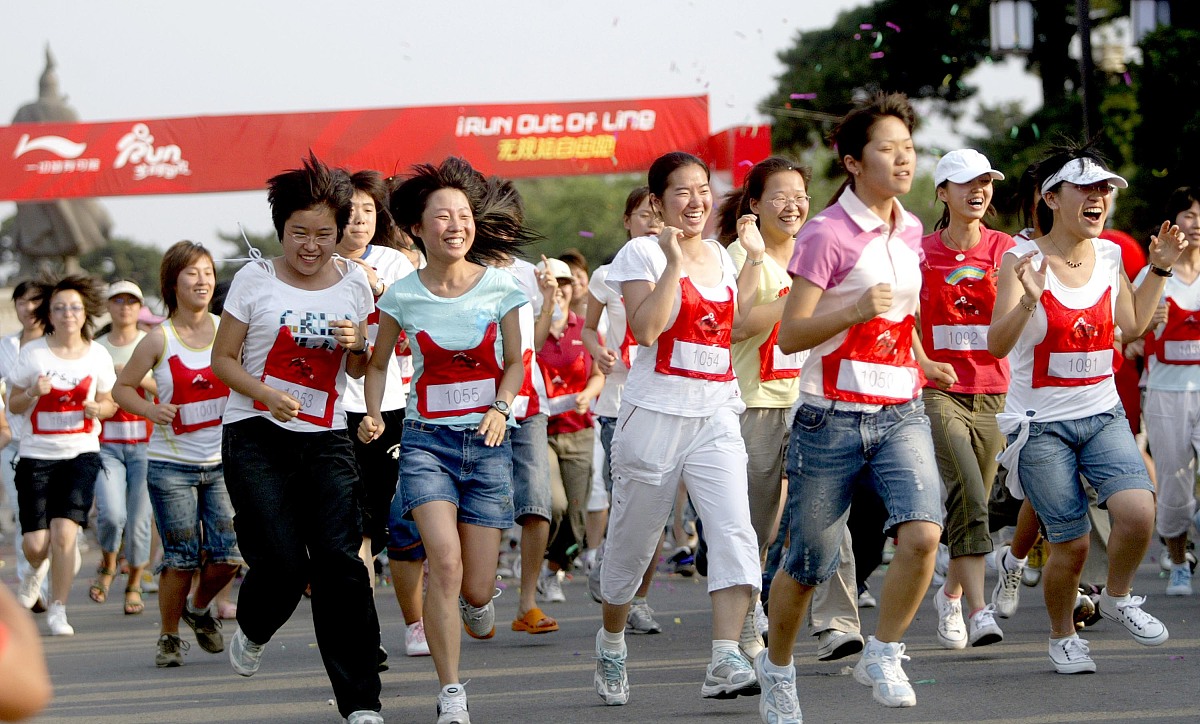 2007年6月23日,一场别开生面的情侣跑比赛在世界文化遗产沈阳昭陵进行