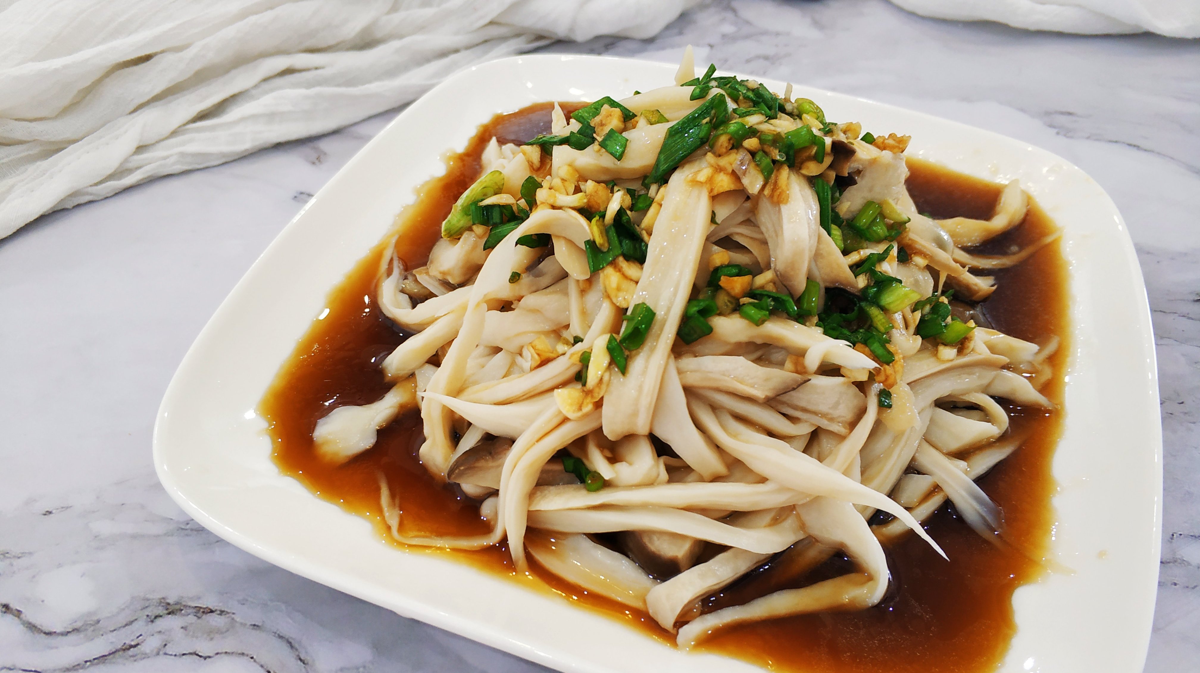 手撕杏鲍菇的家常做法,10分钟做好,健康又营养